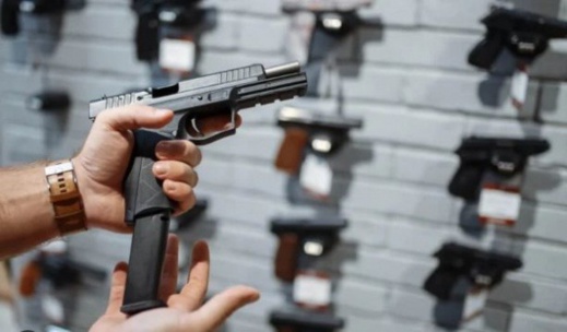 قانون حيازة الأسلحة النارية يدخل حيز التنفيذ قانون حيازة الأسلحة النارية يدخل حيز التنفيذ