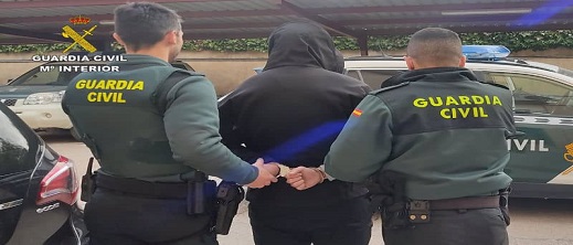 اعتقال مهاجر في اسبانيا تخلى عن أطفاله وذهب في عطلة إلى المغرب اعتقال مهاجر في اسبانيا تخلى عن أطفاله وذهب في عطلة إلى المغرب
