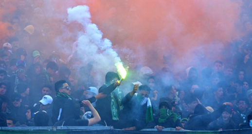 الجامعة تصدر عقوبات في حق 5 أندية بسبب الشهب النارية الجامعة تصدر عقوبات في حق 5 أندية بسبب الشهب النارية