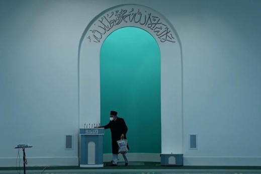 السلطات الألمانية ترحل إماما مغربيا بتهمة "التطرف" السلطات الألمانية ترحل إماما مغربيا بتهمة "التطرف"