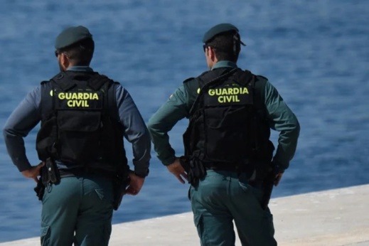 اعتقال ثلاثة أشخاص أدخلوا 11 مهاجرا مغربيا إلى مليلية اعتقال ثلاثة أشخاص أدخلوا 11 مهاجرا مغربيا إلى مليلية