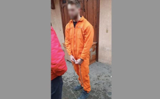 تجول بلباس معتقلي غوانتانامو.. المغرب يعتقل سائحان أجنبيان لهذا السبب تجول بلباس معتقلي غوانتانامو.. المغرب يعتقل سائحان أجنبيان لهذا السبب