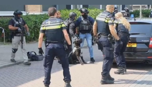 الإتجار بالأسلحة والمخدرات يجر ملاكما مغربيا للإعتقال في أوروبا الإتجار بالأسلحة والمخدرات يجر ملاكما مغربيا للإعتقال في أوروبا