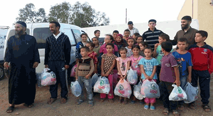 جمعية الرحمة توزع ملابس العيد ل100 طفل من أسرة فقيرة بتمسمان