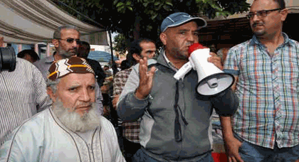 وقفـة إنذارية للجنة المركب التجاري بزايو لتفعيل كناش التحملات وقفـة إنذارية للجنة المركب التجاري بزايو لتفعيل كناش التحملات