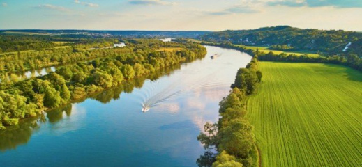 اختفاء فتاة من الجالية المغربية بعد سقوطها في نهر وغواصون يواصلون البحث اختفاء فتاة من الجالية المغربية بعد سقوطها في نهر وغواصون يواصلون البحث