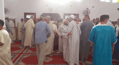ساكنة بني أنصار تؤدي صلاة العيد في المساجد وتتبادل التهاني والتبريكات ساكنة بني أنصار تؤدي صلاة العيد في المساجد وتتبادل التهاني والتبريكات