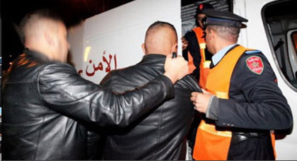 القبض على شاب عشريني يتزعم عصابة متخصصة في السرقة بالسلاح الأبيض بالناظور القبض على شاب عشريني يتزعم عصابة متخصصة في السرقة بالسلاح الأبيض بالناظور