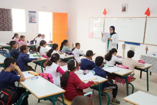 الآباء بالناظور يشكون عدم توصلهم بنتائج أبنائهم.. وأساتذة: نحتج على الوزارة وليس التلميذ