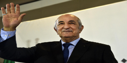 صورة.. تبون يعاقب مسؤولين جزائريين قاموا بتكريمه بهذه اللوحة صورة.. تبون يعاقب مسؤولين جزائريين قاموا بتكريمه بهذه اللوحة