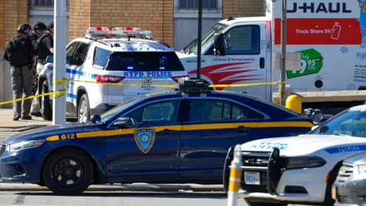 استنفار أمني بأمريكا.. شاحنة تدهس عددا من المارة استنفار أمني بأمريكا.. شاحنة تدهس عددا من المارة