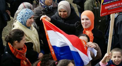 الجالية المغربية الأكثر سعادة بين المهاجرين غير الغربيين بهولندا