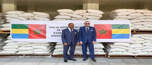 الملك يلتقي علي بونغو ويشرف على تسليم هبة من الأسمدة لفائدة فلاحيين غابونيين الملك يلتقي علي بونغو ويشرف على تسليم هبة من الأسمدة لفائدة فلاحيين غابونيين