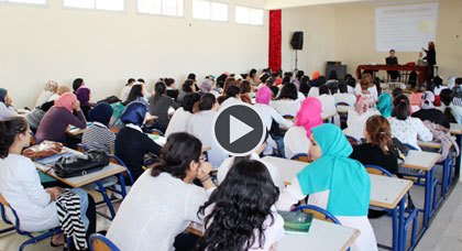 تلميذات الخطابي يَتعّرفْن عن كيفية الكشف الشخصي لسرطان الثدي تلميذات الخطابي يَتعّرفْن عن كيفية الكشف الشخصي لسرطان الثدي