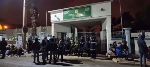 شاهدوا.. السلطات تستعمل القوة لفض اعتصام الأساتذة "المتعاقدين" أمام مديرية التعليم بالناظور شاهدوا.. السلطات تستعمل القوة لفض اعتصام الأساتذة "المتعاقدين" أمام مديرية التعليم بالناظور