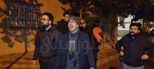 شاهدوا.. السلطات تستعمل القوة لفض اعتصام الأساتذة "المتعاقدين" أمام مديرية التعليم بالناظور
