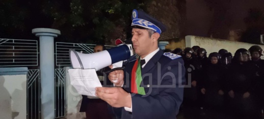 شاهدوا.. السلطات تستعمل القوة لفض اعتصام الأساتذة "المتعاقدين" أمام مديرية التعليم بالناظور