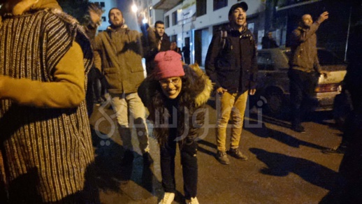 شاهدوا.. السلطات تستعمل القوة لفض اعتصام الأساتذة "المتعاقدين" أمام مديرية التعليم بالناظور شاهدوا.. السلطات تستعمل القوة لفض اعتصام الأساتذة "المتعاقدين" أمام مديرية التعليم بالناظور