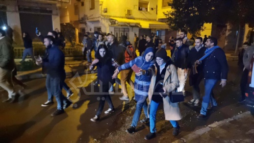 شاهدوا.. السلطات تستعمل القوة لفض اعتصام الأساتذة "المتعاقدين" أمام مديرية التعليم بالناظور
