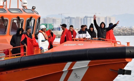 البحرية الإسبانية تقدم المساعدة لمغاربة أبحروا من سواحل الريف