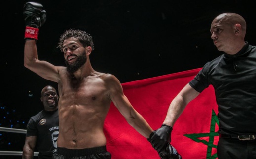 المقاتل المغربي إلياس النهاشي يدخل التاريخ من بوابة ملعب "لومبيني" للملاكمة المقاتل المغربي إلياس النهاشي يدخل التاريخ من بوابة ملعب "لومبيني" للملاكمة