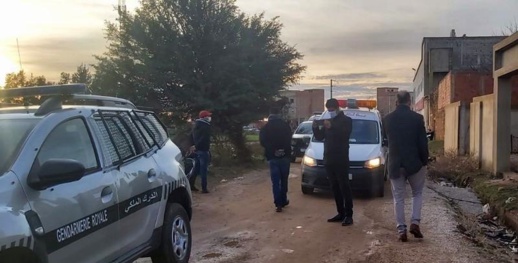 تكبيل طفل من يديه ورجليه.. مرتكب الجريمة يبلغ 12 عاما وشاهد اللقطة في التلفاز تكبيل طفل من يديه ورجليه.. مرتكب الجريمة يبلغ 12 عاما وشاهد اللقطة في التلفاز