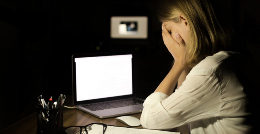 8 مارس.. 1.5 مليون امرأة هن ضحايا للعنف الإلكتروني 8 مارس.. 1.5 مليون امرأة هن ضحايا للعنف الإلكتروني