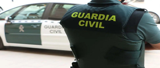 اعتقال شخصين تسببا في مقتل مهاجرين مغاربة بعد إلقاءهم في البحر وسط عاصفة اعتقال شخصين تسببا في مقتل مهاجرين مغاربة بعد إلقاءهم في البحر وسط عاصفة