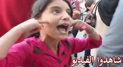 شاهدوا.. طفلة كبرت قبل آوانها تطالب بحقها في الماء والكهرباء بالناظور شاهدوا.. طفلة كبرت قبل آوانها تطالب بحقها في الماء والكهرباء بالناظور