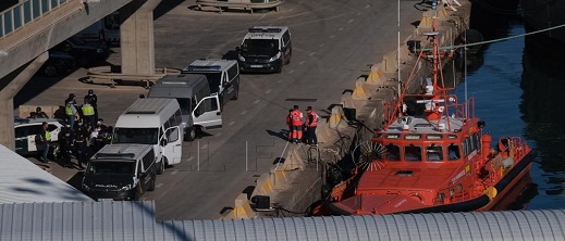 نقل 21 مهاجراً وصلوا إلى جزيرة البوران نحو مليلية نقل 21 مهاجراً وصلوا إلى جزيرة البوران نحو مليلية