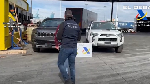 السلطات الإسبانية تحجز 24 سيارة مسروقة كان يراد تهريبها إلى المغرب السلطات الإسبانية تحجز 24 سيارة مسروقة كان يراد تهريبها إلى المغرب