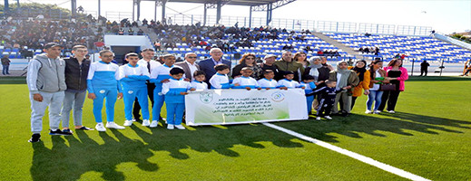 الهلال الرياضي الناظوري لكرة القدم ونخبة من أبناء الجالية يستقبلون أطفال جمعية أيمن للتوحد بالناظور 