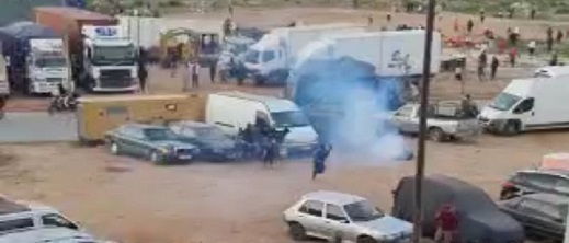 صراع بين فصيلين من "الألتراس" يتحول إلى دراما راح ضحيتها شاب صراع بين فصيلين من "الألتراس" يتحول إلى دراما راح ضحيتها شاب