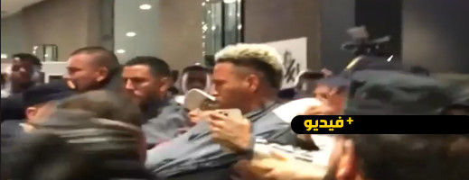 شاهدوا.. اشتباك بالأيدي بين لاعبي البيرو وعناصر الشرطة الوطنية الإسبانية شاهدوا.. اشتباك بالأيدي بين لاعبي البيرو وعناصر الشرطة الوطنية الإسبانية