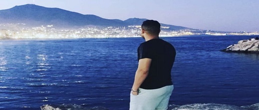 شاب مغربي عمل مجانا لمدة 6 أشهر في اسبانيا للحصول على أوراق الإقامة شاب مغربي عمل مجانا لمدة 6 أشهر في اسبانيا للحصول على أوراق الإقامة
