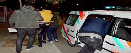 توقيف شخصين منحا وعودا بالهجرة السرية لمجموعة من الشباب بالحسيمة توقيف شخصين منحا وعودا بالهجرة السرية لمجموعة من الشباب بالحسيمة