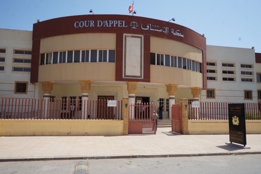 مافيا العقار.. تقديم "متهم" بالإستلاء على اراضي الغير ببوعرك ومسؤول على انظار النيابة العامة وهذا ما تقرر مافيا العقار.. تقديم "متهم" بالإستلاء على اراضي الغير ببوعرك ومسؤول على انظار النيابة العامة وهذا ما تقرر