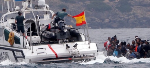 شاهدوا.. انقاذ 30 مهاجرا سريا أبحروا من سواحل الريف شاهدوا.. انقاذ 30 مهاجرا سريا أبحروا من سواحل الريف