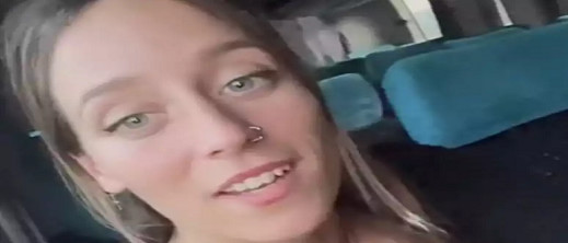 سائق حافلة يتخلى عن سياح من بينهم "تيكتوكر" شهيرة من أجل الافطار سائق حافلة يتخلى عن سياح من بينهم "تيكتوكر" شهيرة من أجل الافطار