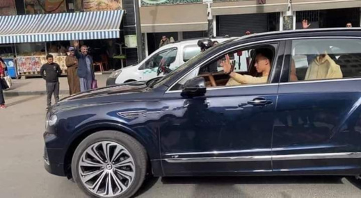 الملك يؤدي صلاة الجمعة بالمسجد المحمدي الملك يؤدي صلاة الجمعة بالمسجد المحمدي