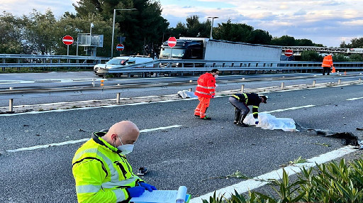 مأساة.. مصرع 3 أشقاء مغاربة في حادثة سير بأوروبا مأساة.. مصرع 3 أشقاء مغاربة في حادثة سير بأوروبا