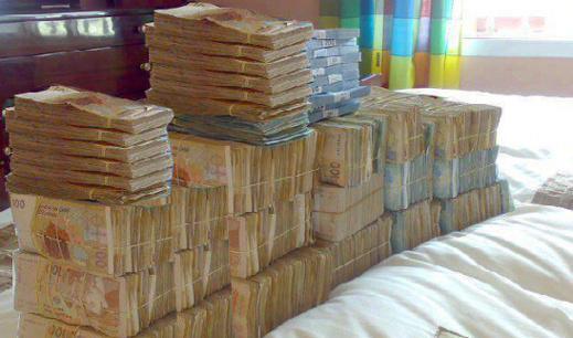 ودائع أسر المغاربة لدى البنوك تقترب من الألف مليار درهم ودائع أسر المغاربة لدى البنوك تقترب من الألف مليار درهم