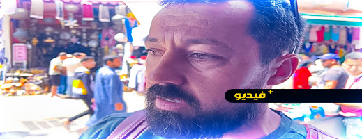 فيديو.. سائح سويسري يشتكي دفع ثمن باهظ لنقش الحناء على إصبع زوجته بمراكش فيديو.. سائح سويسري يشتكي دفع ثمن باهظ لنقش الحناء على إصبع زوجته بمراكش