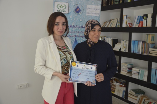 صور.. الماء والطاقة للجميع تحتفي باليوم العالمي للأرض رفقة تلاميذ ثانوية المطار بهذا النشاط صور.. الماء والطاقة للجميع تحتفي باليوم العالمي للأرض رفقة تلاميذ ثانوية المطار بهذا النشاط