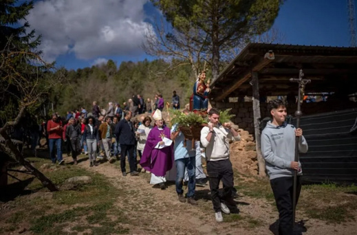 إقامة صلاة الإستسقاء في إسبانيا بسبب الجفاف إقامة صلاة الإستسقاء في إسبانيا بسبب الجفاف