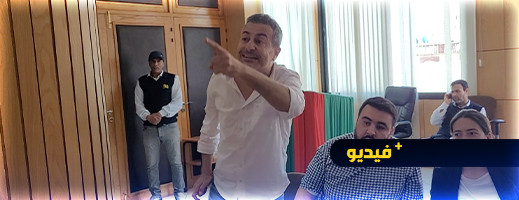شاهدوا.. عضو بالأغلبية بجماعة الحسيمة يدعو للحفاظ على المال العام شاهدوا.. عضو بالأغلبية بجماعة الحسيمة يدعو للحفاظ على المال العام