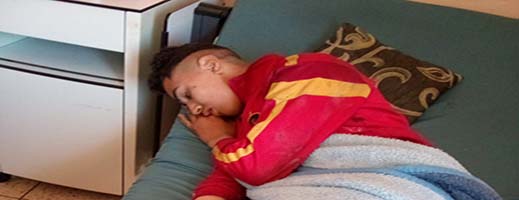 طفل بين الحياة والموت بمستشفى الحسني حالته تستدعي تدخلا عاجلا لإنقاذه طفل بين الحياة والموت بمستشفى الحسني حالته تستدعي تدخلا عاجلا لإنقاذه