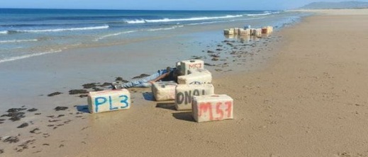 شواطئ المملكة تلفظ نحو 1.5 طن من الحشيش.. واستنفار الدرك الملكي شواطئ المملكة تلفظ نحو 1.5 طن من الحشيش.. واستنفار الدرك الملكي