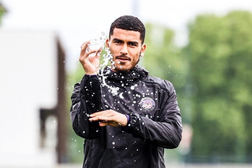 وزيرة الرياضة الفرنسية تدعو إلى اتخاذ إجراءات عقابية ضد زكرياء أبو خلال وزيرة الرياضة الفرنسية تدعو إلى اتخاذ إجراءات عقابية ضد زكرياء أبو خلال