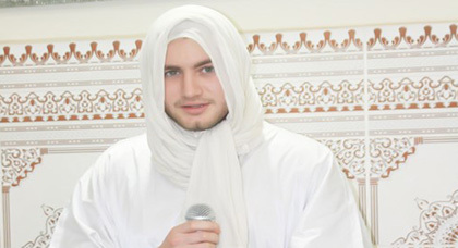 شاب فرنسي يعلن إسلامه بالزاوية الكركرية شاب فرنسي يعلن إسلامه بالزاوية الكركرية